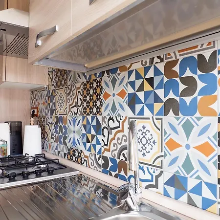 Ecclesiae דירה *